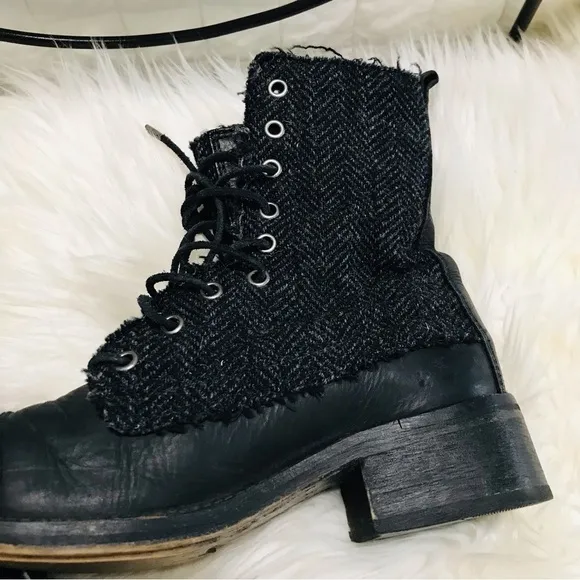 Superdry Woman Trawler mid-combat boots Sz 4-    US 7