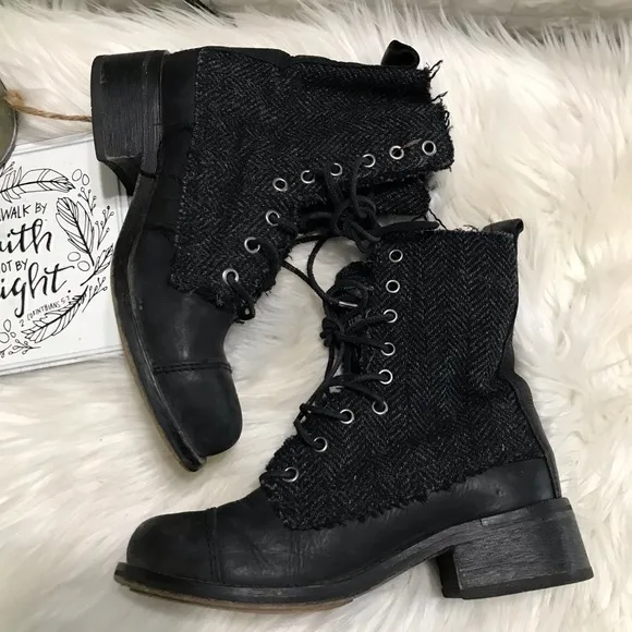 Superdry Woman Trawler mid-combat boots Sz 4-    US 7