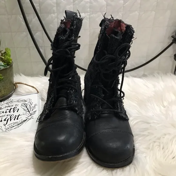 Superdry Woman Trawler mid-combat boots Sz 4-    US 7