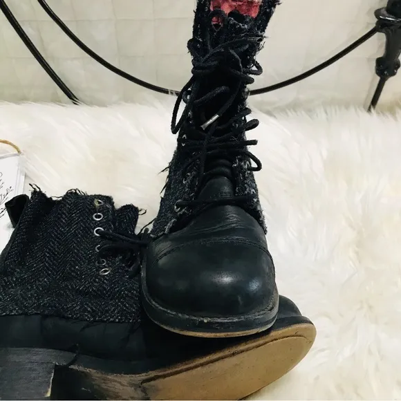 Superdry Woman Trawler mid-combat boots Sz 4-    US 7
