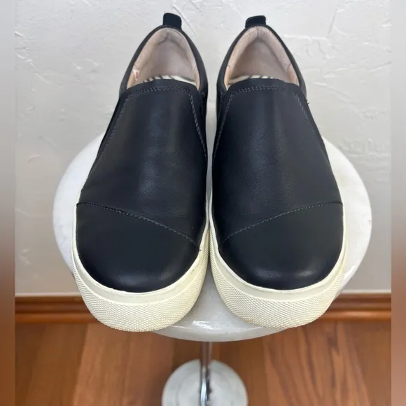 TAOS Black Leather Slip On Sneaker Flat Chunky Twin Gore Lux Shoe Support Size 7