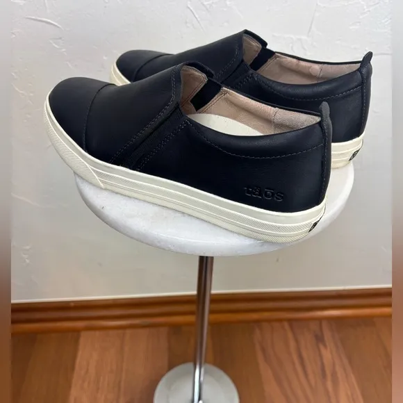 TAOS Black Leather Slip On Sneaker Flat Chunky Twin Gore Lux Shoe Support Size 7