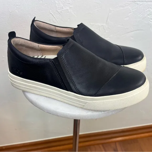 TAOS Black Leather Slip On Sneaker Flat Chunky Twin Gore Lux Shoe Support Size 7
