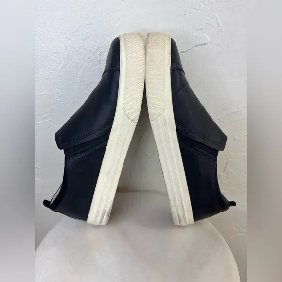 TAOS Black Leather Slip On Sneaker Flat Chunky Twin Gore Lux Shoe Support Size 7