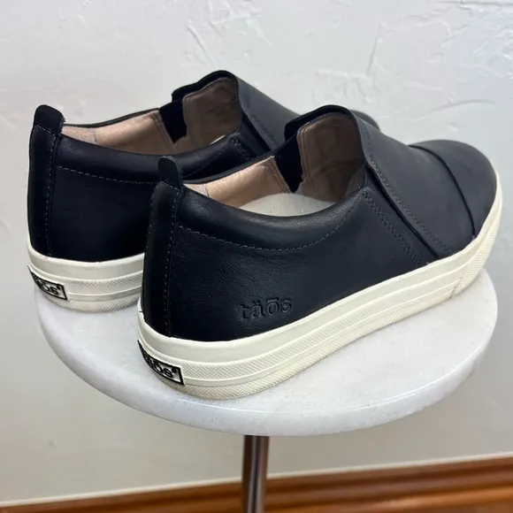 TAOS Black Leather Slip On Sneaker Flat Chunky Twin Gore Lux Shoe Support Size 7