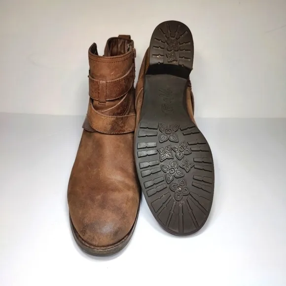 Tara M Gwen Brown Leather Criss Cross Strap Ankle Boots Women’s Shoes Size 9.5
