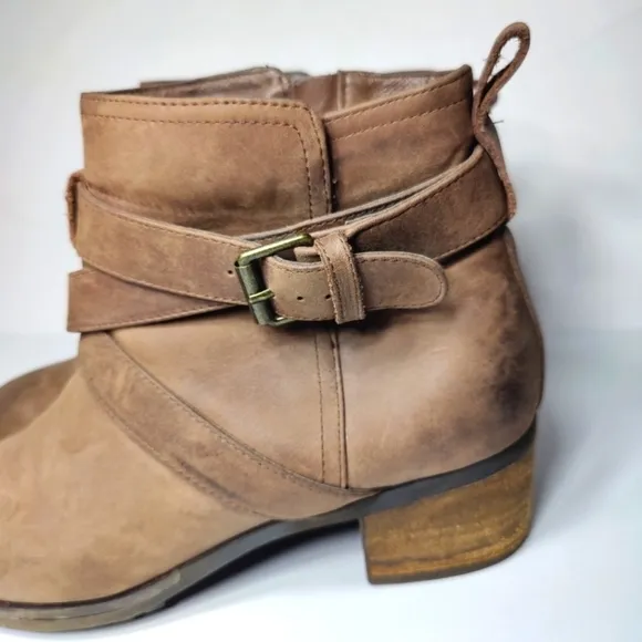 Tara M Gwen Brown Leather Criss Cross Strap Ankle Boots Women’s Shoes Size 9.5