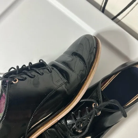 Ted Baker Black Patent Leather Oxford Shoes w/ Rose Gold Details Women’s Size 8