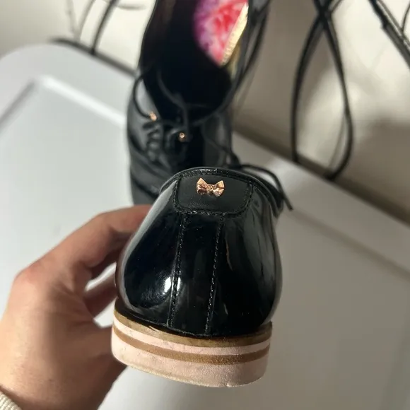 Ted Baker Black Patent Leather Oxford Shoes w/ Rose Gold Details Women’s Size 8