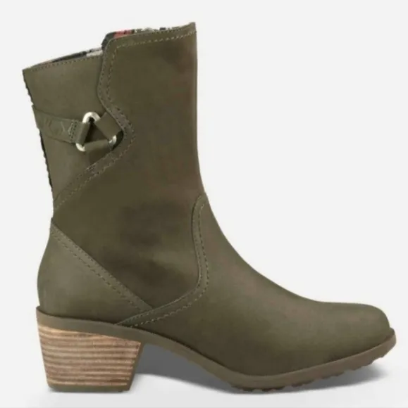 Teva Foxy Mid Boots.