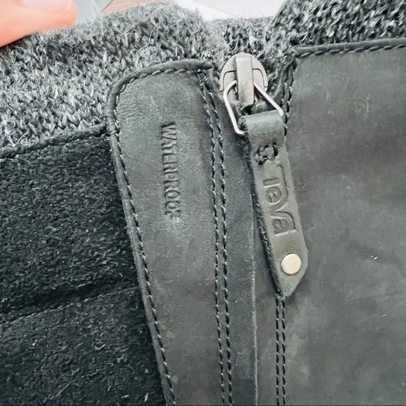 Teva Nopal waterproof boots in black size 8