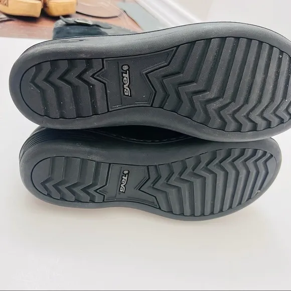 Teva Nopal waterproof boots in black size 8