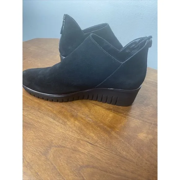 The Flexx Shoes Womens 8.5 Black Suede Wedge Heels Slip Resistant Ankle Boot