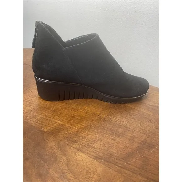 The Flexx Shoes Womens 8.5 Black Suede Wedge Heels Slip Resistant Ankle Boot