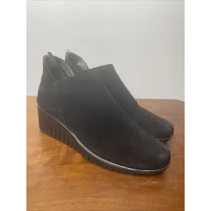 The Flexx Shoes Womens 8.5 Black Suede Wedge Heels Slip Resistant Ankle Boot