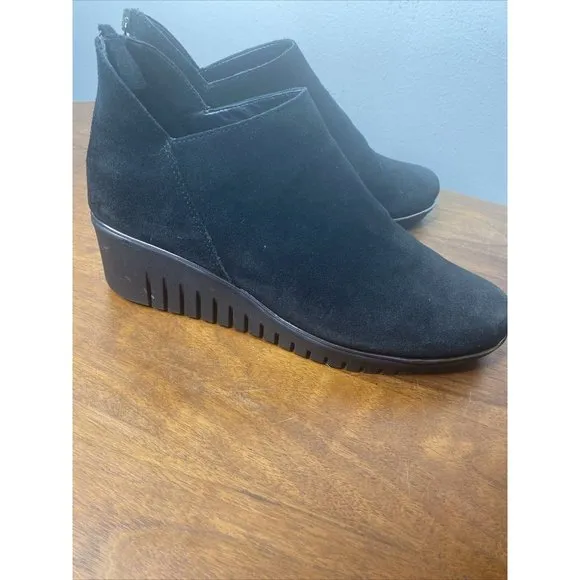 The Flexx Shoes Womens 8.5 Black Suede Wedge Heels Slip Resistant Ankle Boot