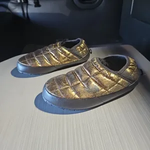 The North Face Nuptse Mule Slippers Goose Down Gold Metallic Women's 5‎ NWOT