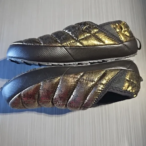 The North Face Nuptse Mule Slippers Goose Down Gold Metallic Women's 5‎ NWOT