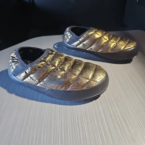 The North Face Nuptse Mule Slippers Goose Down Gold Metallic Women's 5‎ NWOT