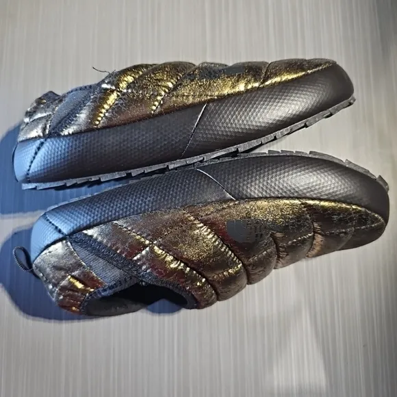 The North Face Nuptse Mule Slippers Goose Down Gold Metallic Women's 5‎ NWOT
