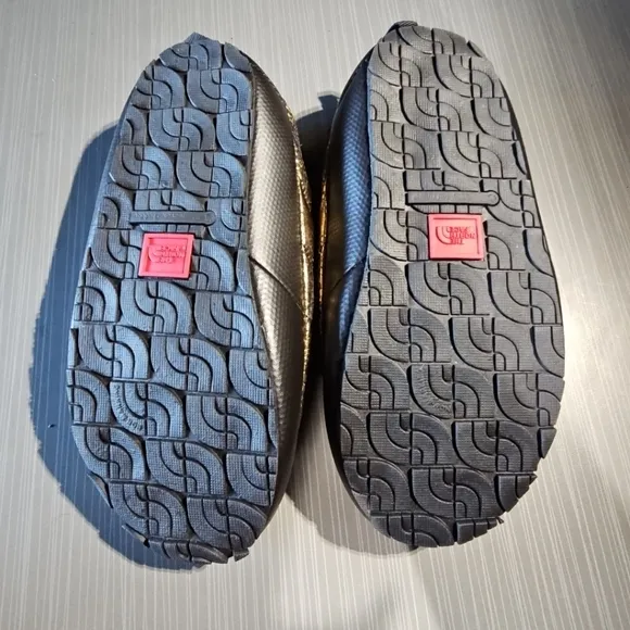 The North Face Nuptse Mule Slippers Goose Down Gold Metallic Women's 5‎ NWOT