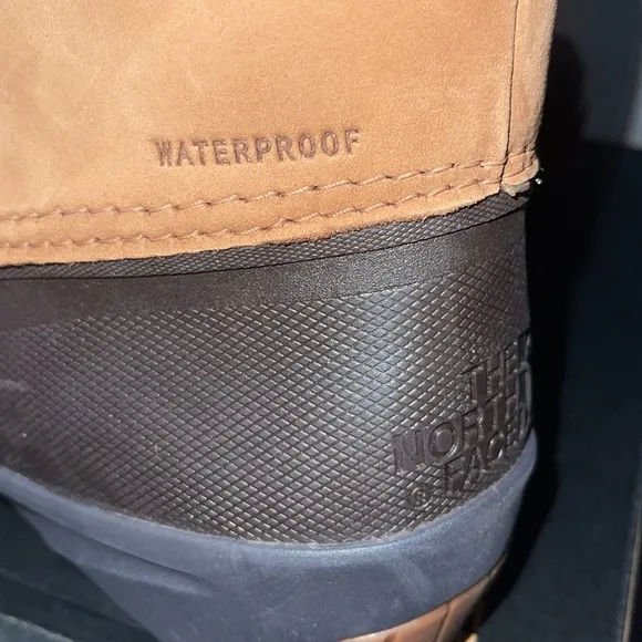 THE NORTH FACE Shellista IV Shorty Waterproof Boots in Brown Sz 10.5  New in Box