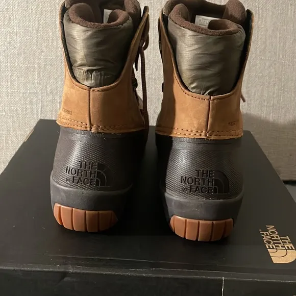 THE NORTH FACE Shellista IV Shorty Waterproof Boots in Brown Sz 10.5  New in Box