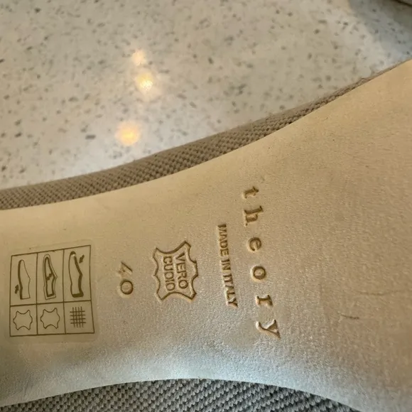 Theory shoes 40