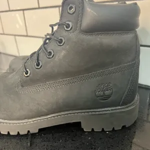 Timberland juniors 6inch Classic Waterproof Boot- Black Suede