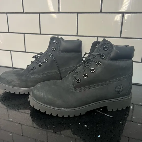 Timberland juniors 6inch Classic Waterproof Boot- Black Suede
