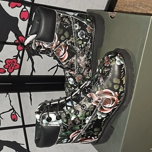 Timberland Waterproof Boots Floral NWB Size 6.5