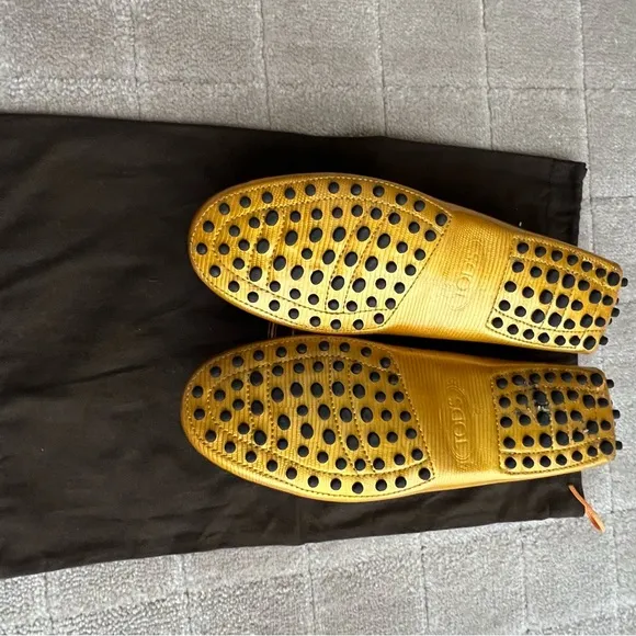 Tod’s Gommino Driving Shoes in Gold Patent Leather. Size 37.5