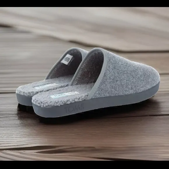 TOMS Harbor Slip-Ons Smoke Grey Fur Fleece Shearling Style Indoor Outdoor