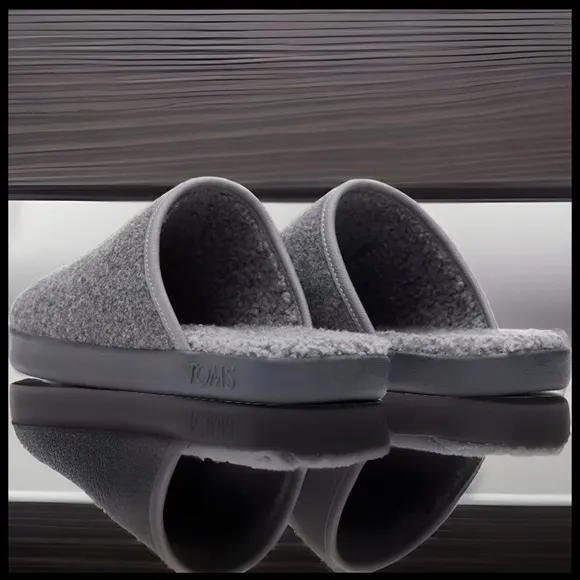 TOMS Harbor Slip-Ons Smoke Grey Fur Fleece Shearling Style Indoor Outdoor