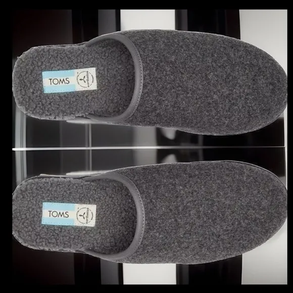 TOMS Harbor Slip-Ons Smoke Grey Fur Fleece Shearling Style Indoor Outdoor