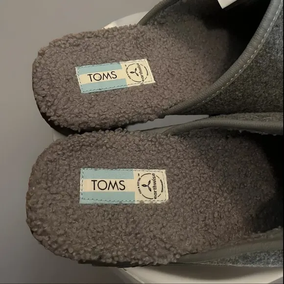 TOMS Harbor Slip-Ons Smoke Grey Fur Fleece Shearling Style Indoor Outdoor