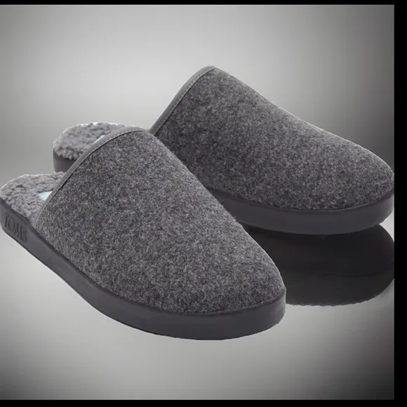 TOMS Harbor Slip-Ons Smoke Grey Fur Fleece Shearling Style Indoor Outdoor