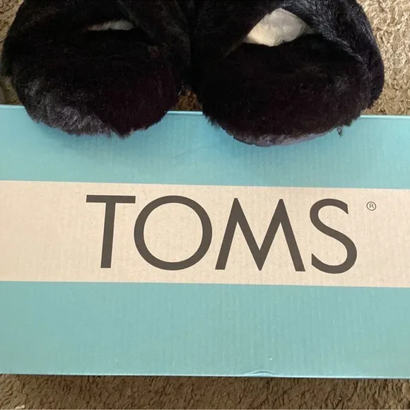 TOMS Womens Susie Black Faux Fur Vegan Slippers New in Box Size 9 Comfy &amp; Cozy