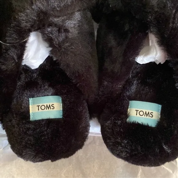 TOMS Womens Susie Black Faux Fur Vegan Slippers New in Box Size 9 Comfy &amp; Cozy