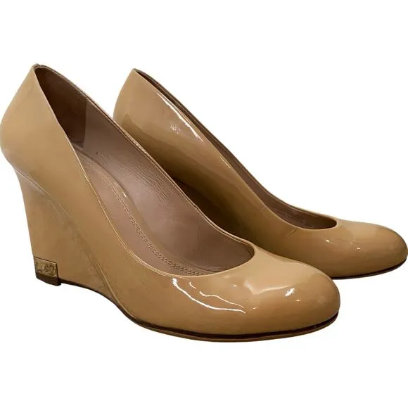 Tory Burch Astoria Heels Size 8 Nude Beige Patent Leather Designer Wedge Pump