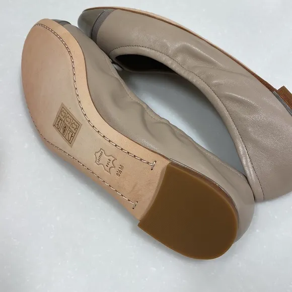 Tory Burch Minnie Cap-Toe Ballet Flat in Light Taupe/Gray Heron