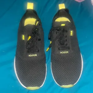 True Men’s Knit II Golf Shoes Mens 8.5 Yellow Black