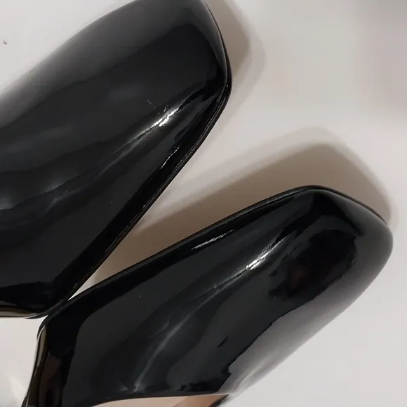TuckernucK Patent Sienna Heels