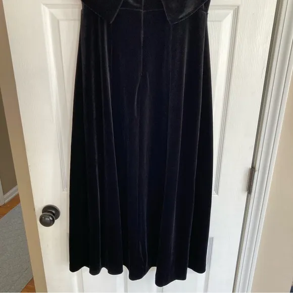 Tuckernuck Pomander Place Elise Black Velvet Off The Shoulder Midi Dress, Size M