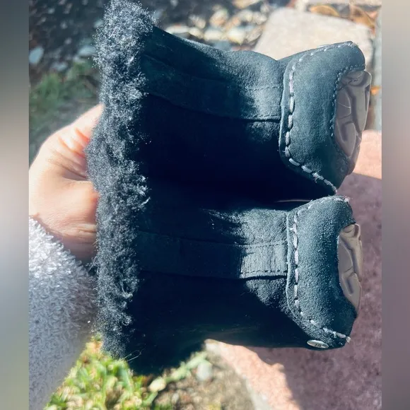 UGG Alena Indoor Outdoor Moccasin Slippers Womens Size 7 Black Suede Sheepskin