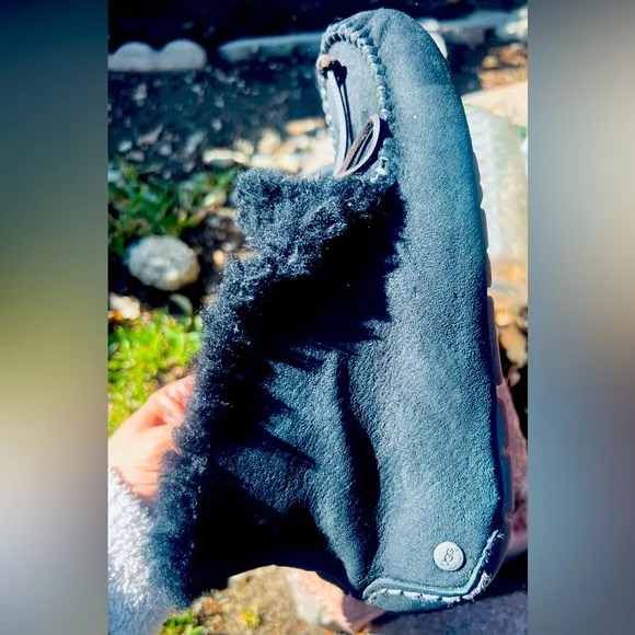 UGG Alena Indoor Outdoor Moccasin Slippers Womens Size 7 Black Suede Sheepskin