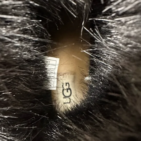 Ugg Amary Fluffy Slippers