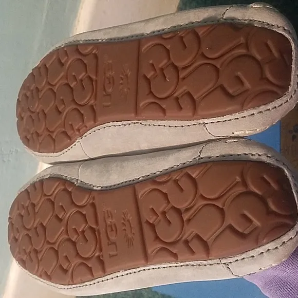 UGG Ansley Gray Suede Indoor Outdoor Moccasin Slippers Wool Lined Size 9