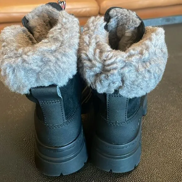 UGG Ashton Addie Waterproof Black size 7