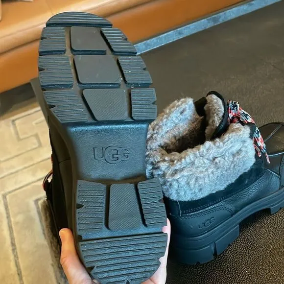 UGG Ashton Addie Waterproof Black size 7